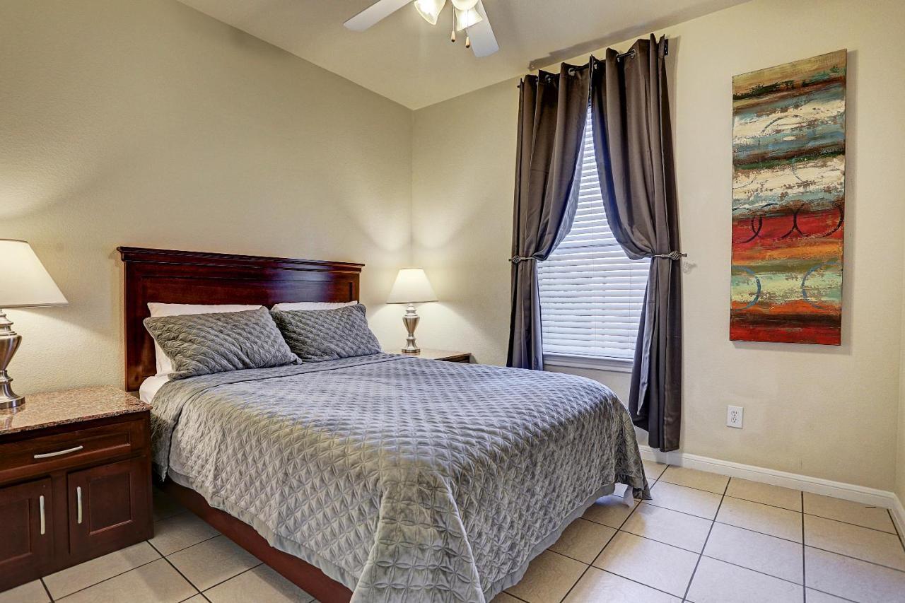 Villa Corporate 2 Bedroom Suite Furnished Condo Houston Bagian luar foto